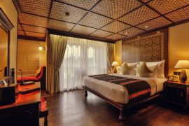 the strand cruise 17